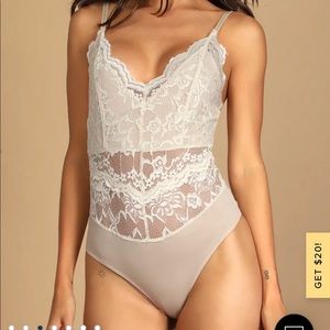 NWT Lulu’s Sultry hour Cream sleeveless lace bodysuit